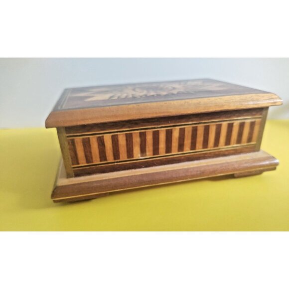 VINTAGE Wooden Decorative Box Inlaid jewelry box felt insert 6.5" x 4.75" - Picture 13 of 15